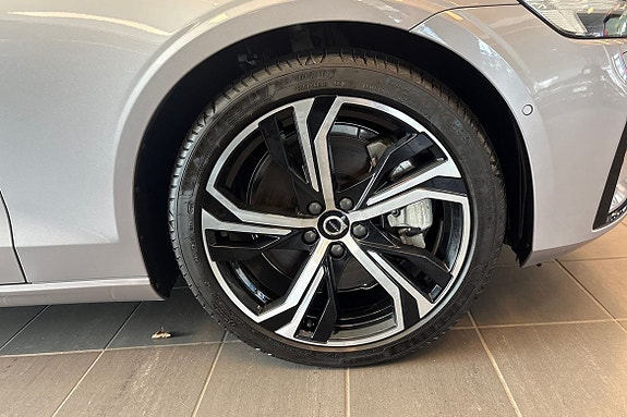 Volvo V60 17 of 24