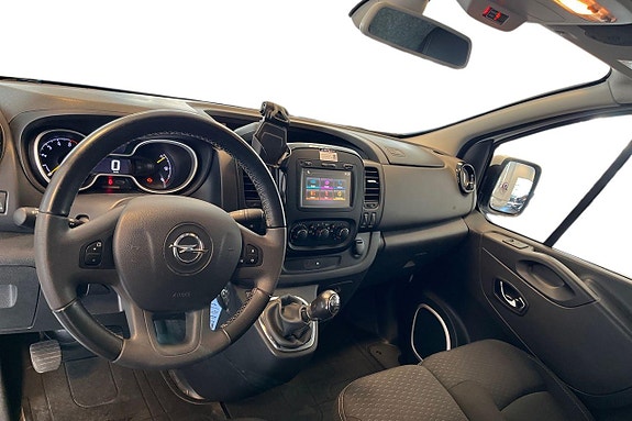 Opel Vivaro 16 of 27