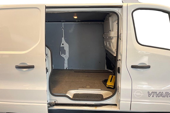 Opel Vivaro 10 of 27