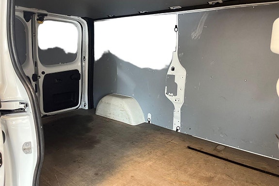 Opel Vivaro 12 of 27