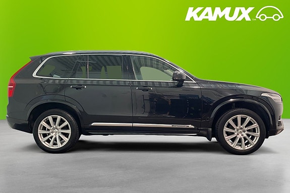 Volvo XC90 2 of 5