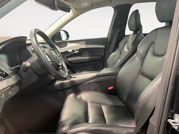 Volvo XC90 8 of 18