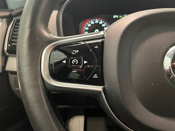 Volvo XC90 16 of 18