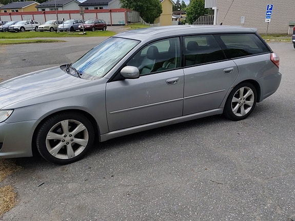 Subaru Legacy 4 of 5