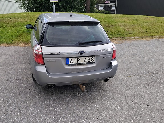 Subaru Legacy 2 of 5