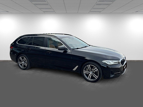 BMW 530e 3 of 5