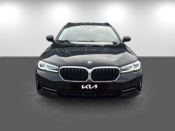 BMW 530e 2 of 5