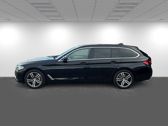BMW 530e 4 of 5