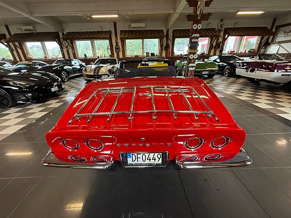 Chevrolet Corvette 12 of 30