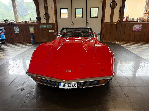 Chevrolet Corvette 4 of 5