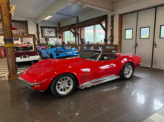 Chevrolet Corvette 2 of 5