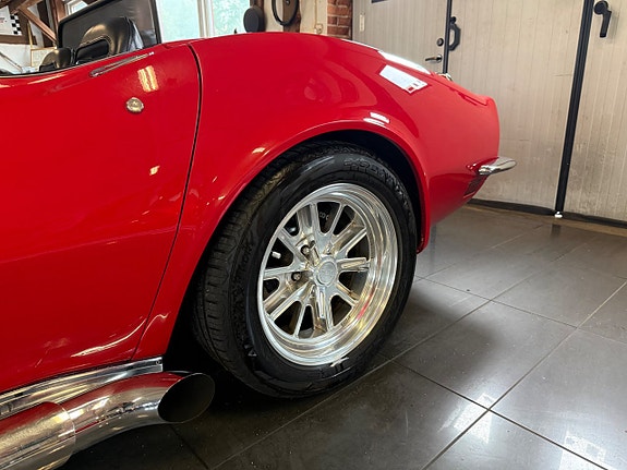 Chevrolet Corvette 9 of 30