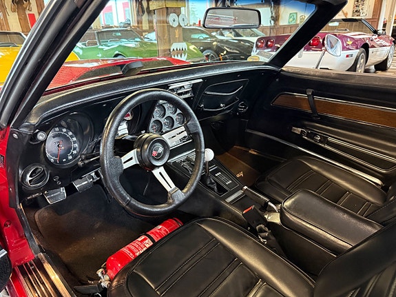 Chevrolet Corvette 27 of 30