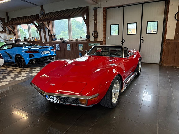 Chevrolet Corvette 3 of 5