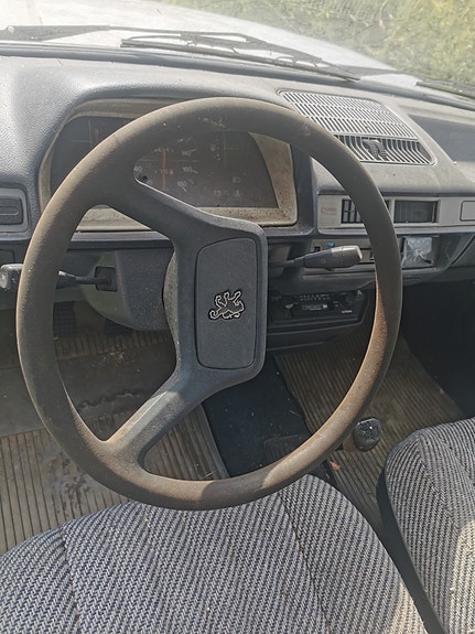 Peugeot 305 7 of 9