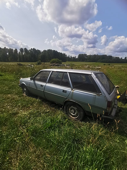 Peugeot 305 4 of 5