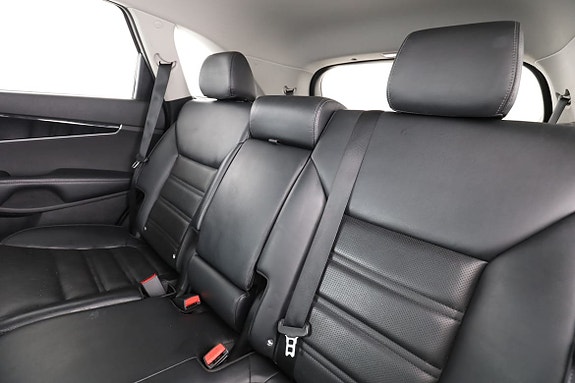 Kia Sorento 15 of 30