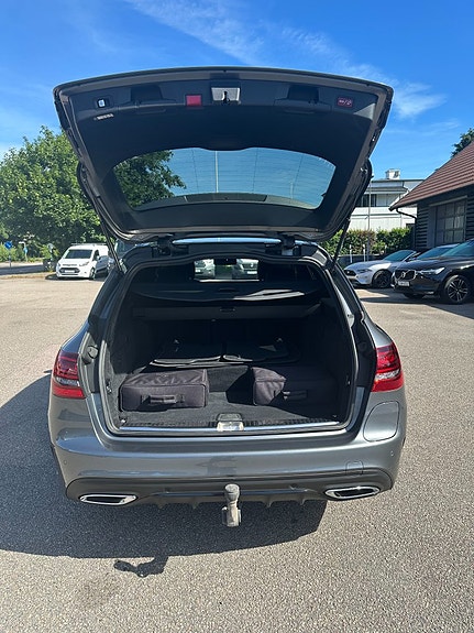 Mercedes-Benz C300 4 of 5