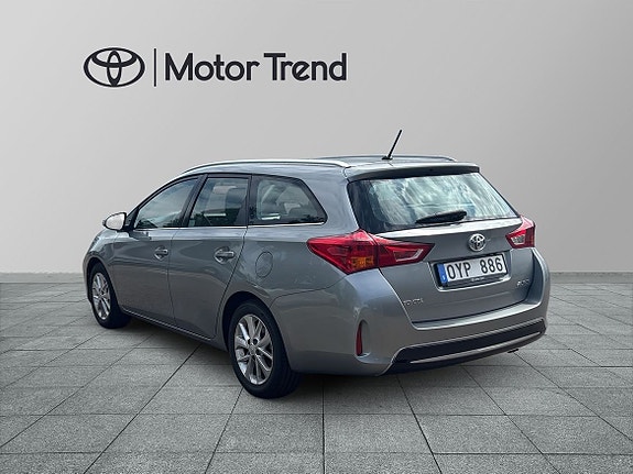 Toyota Auris 2 of 11