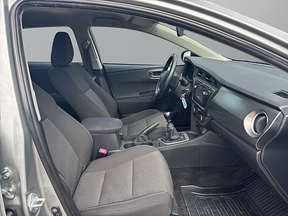 Toyota Auris 7 of 11