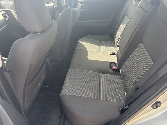 Toyota Auris 8 of 11