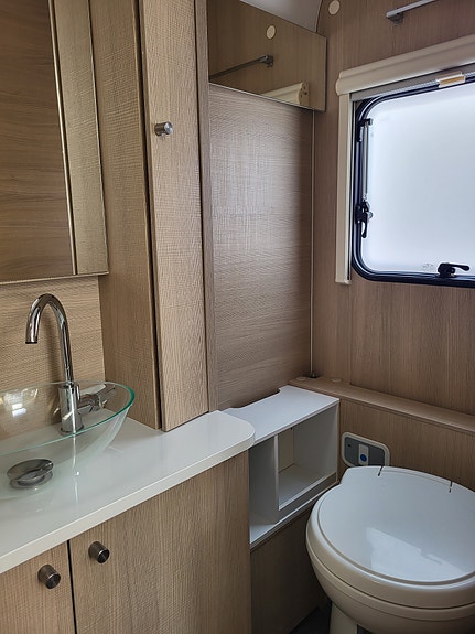 Adria 572 UT 9 of 10