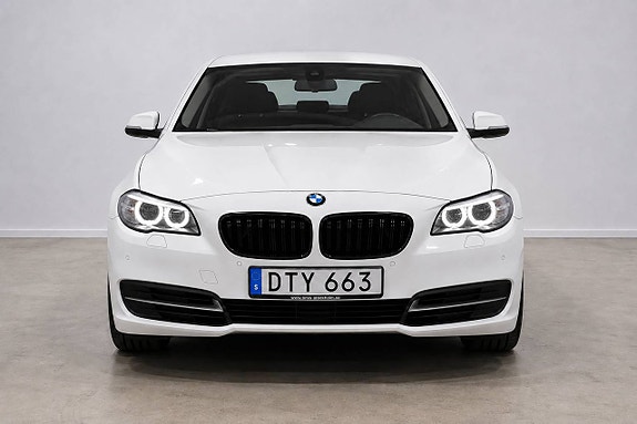 BMW 520d 3 of 5