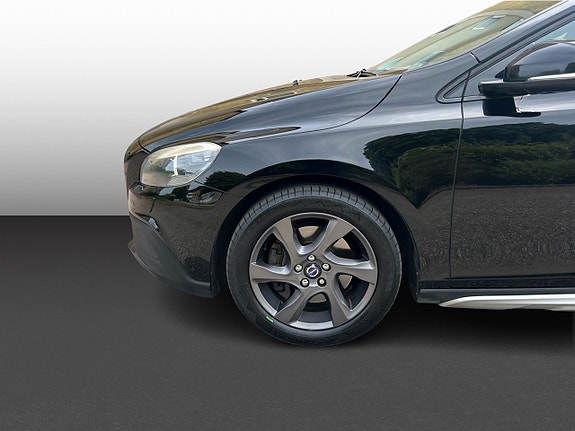 Volvo V40 Cross Country 9 of 17