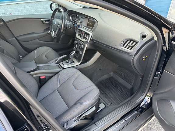Volvo V40 Cross Country 13 of 17
