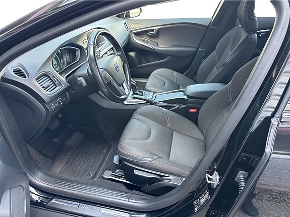 Volvo V40 Cross Country 11 of 17