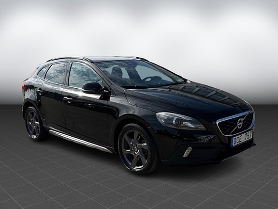 Volvo V40 Cross Country 3 of 5