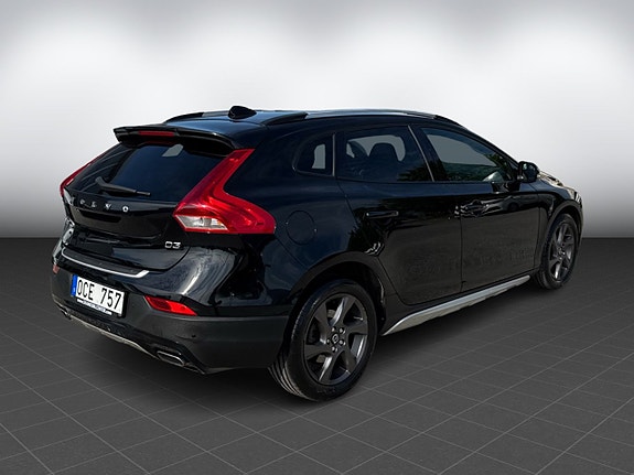 Volvo V40 Cross Country 6 of 17