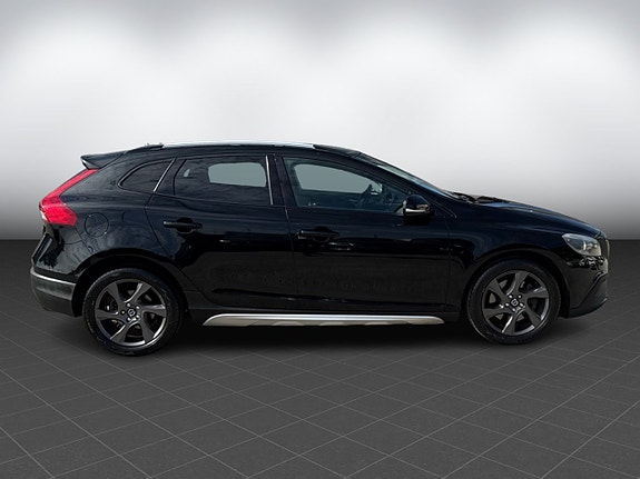 Volvo V40 Cross Country 7 of 17