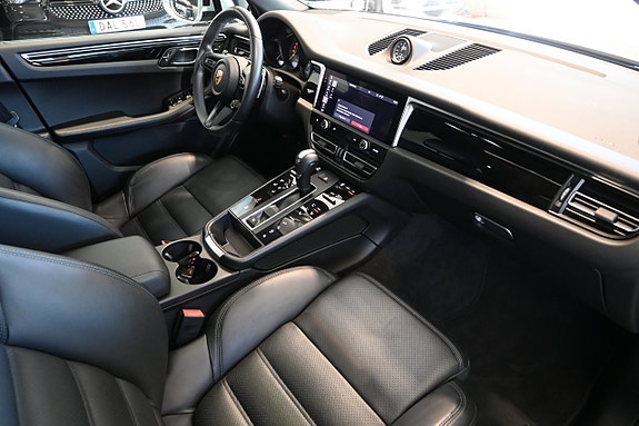 Porsche Macan S 10 of 29