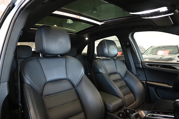 Porsche Macan S 11 of 29