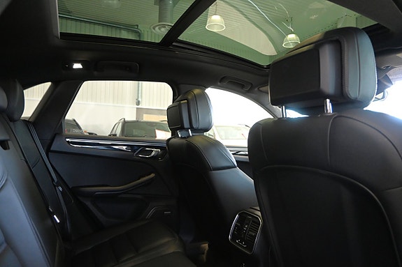 Porsche Macan S 13 of 29
