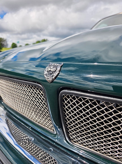 Jaguar XJR 2 of 5