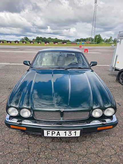 Jaguar XJR 5 of 5