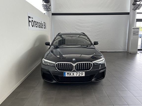 BMW 520 2 of 5