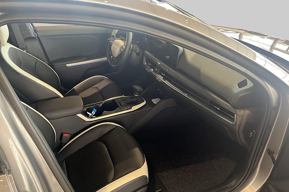 Kia K4 9 of 17