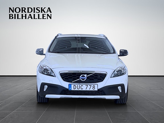 Volvo V40 Cross Country 2 of 5
