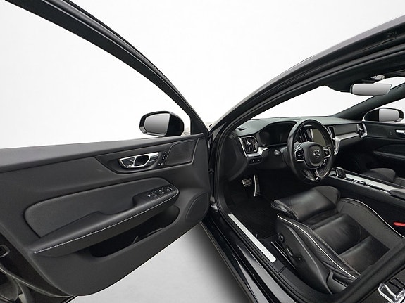 Volvo S60 12 of 30