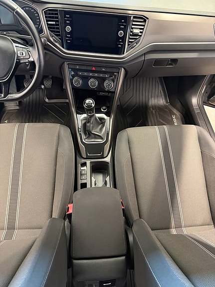 Volkswagen T-Roc 13 of 21