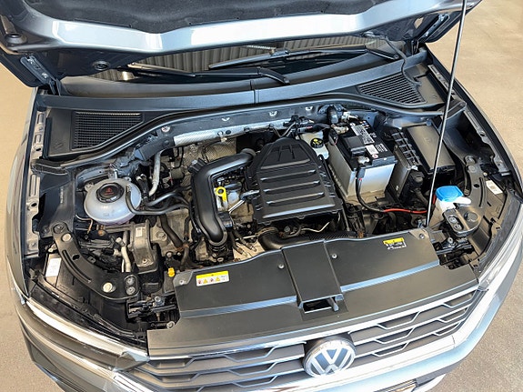 Volkswagen T-Roc 21 of 21
