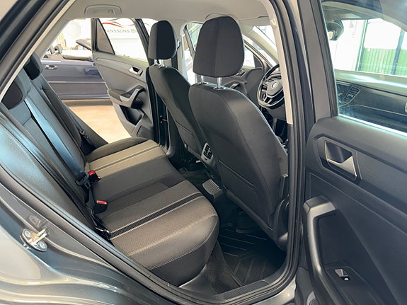 Volkswagen T-Roc 19 of 21