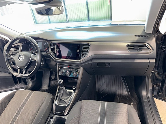 Volkswagen T-Roc 16 of 21
