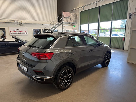 Volkswagen T-Roc 8 of 21