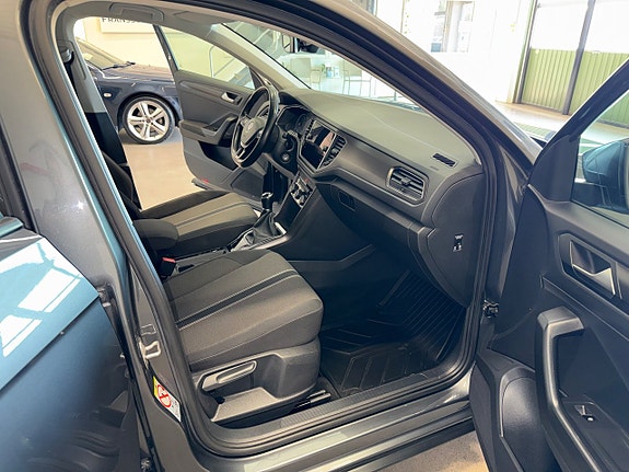 Volkswagen T-Roc 18 of 21