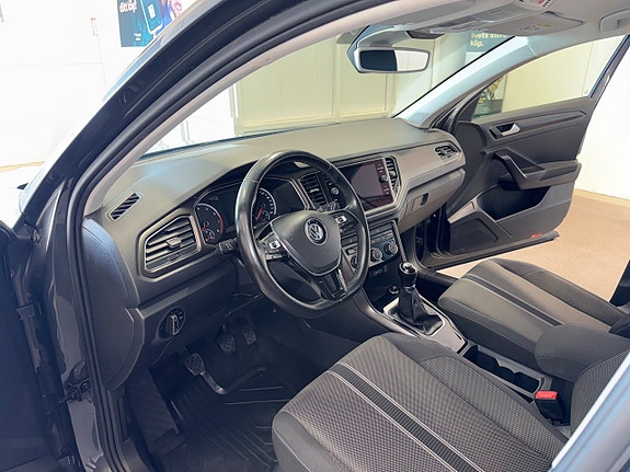 Volkswagen T-Roc 15 of 21