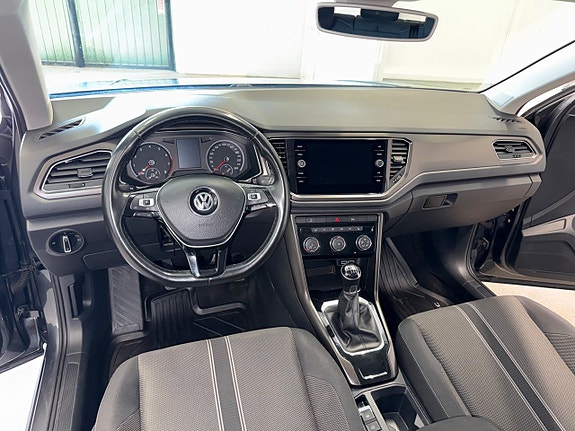 Volkswagen T-Roc 12 of 21